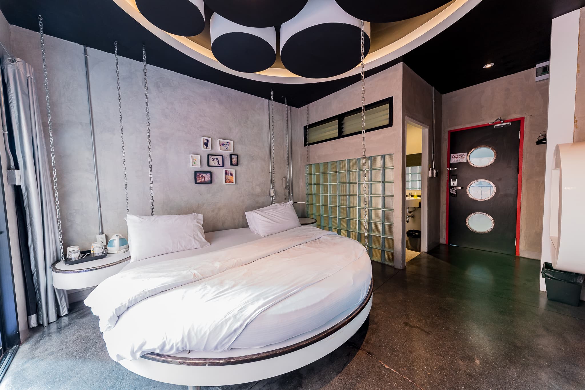 Rooms & Suites